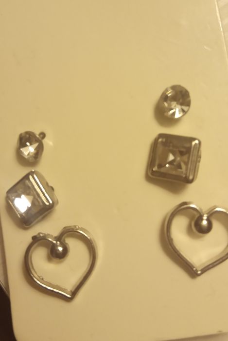 Сережки метал  три пари.