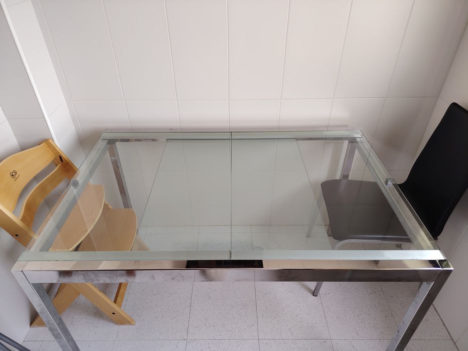 Mesa de vidro extensível do Ikea