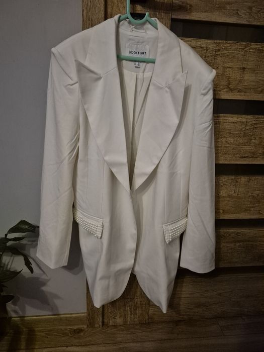 Marynarka z ozdobnymi kieszeniami