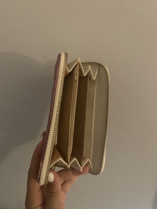 Carteira com imensos compartimentos! Só entregas pessoalmente