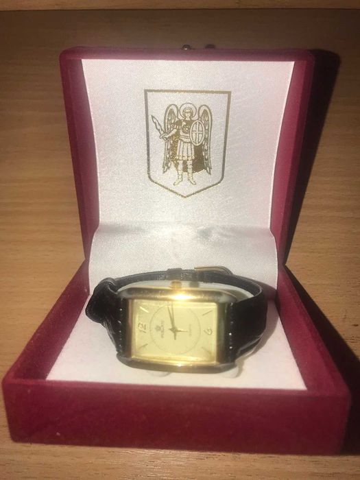 Наручные женские кварцевые часы