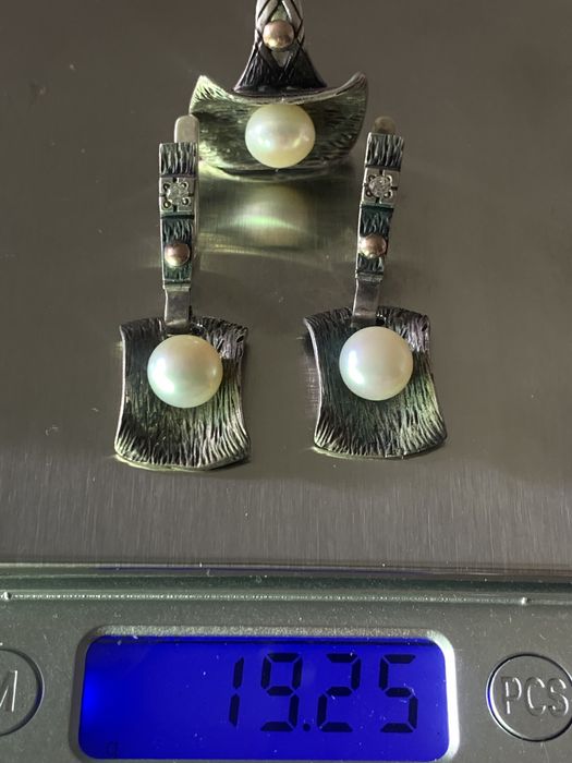 Срібний комплект перстень і сережки з перлинами і золотими вставками