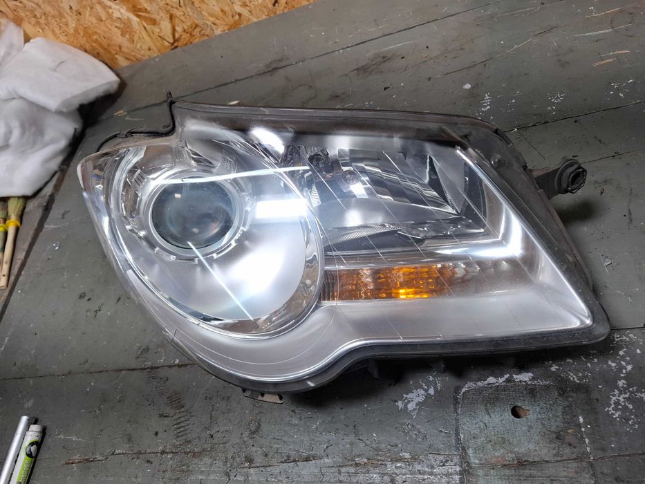 lampa przód przednia prawa vw touran lift 07-10 1t1