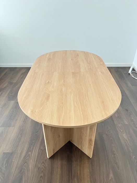 Mesa de jantar oval extensível