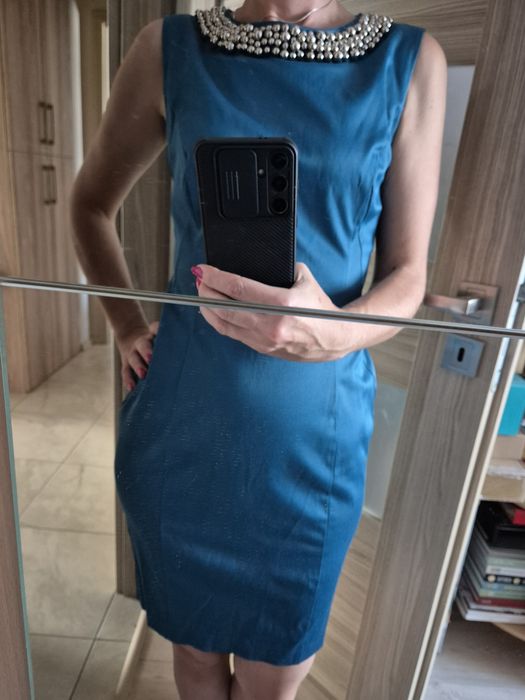 Sukienka wieczorowa przed kolano