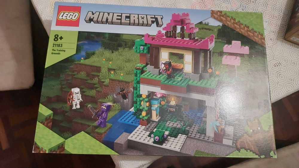 Lego Minecraft 21183 (534Pcs) mais/ou Lego Harry Potter 76461 (320Pcs)  +8 anos - Por Abrir!