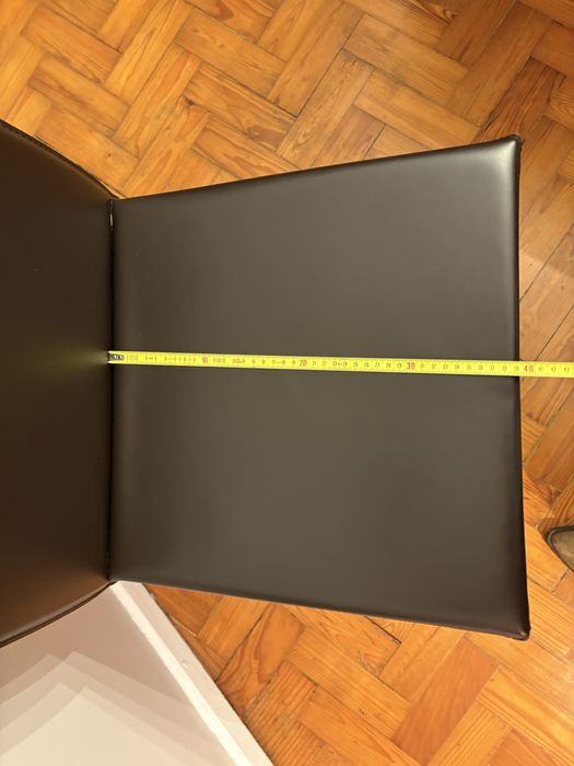 Mesa de jantar e seis cadeiras AREA