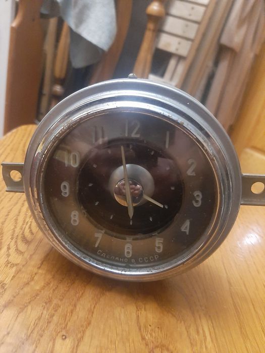 Часы автомобильные.