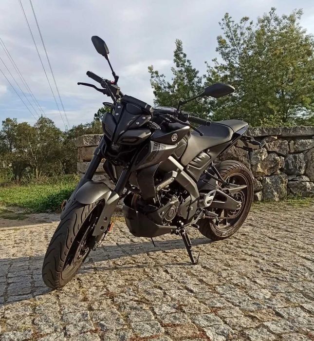 Yamaha MT 125 com escape akrapovic