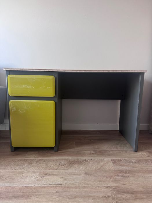 Komplet mebli biurko szafa 2 słupki