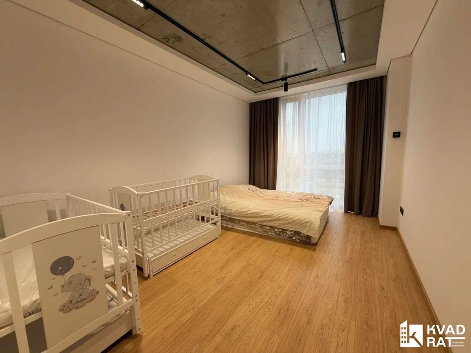 Продаж 2-кімнатної квартири з великою кухнею-студією