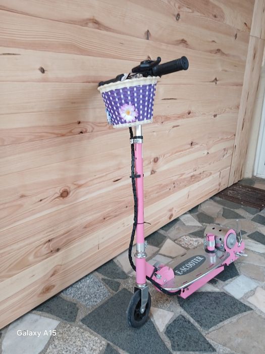 Trotinete elétrica menina