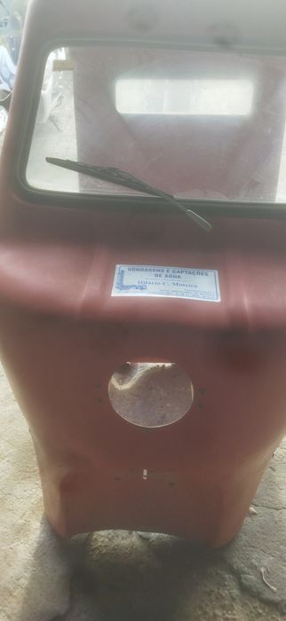 Estrutura em fibra para triciclo motorizado em muito bom estado