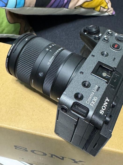 Sony FX30 + Sigma 18–50mm f/2.8 | Como novas | Caixas originais