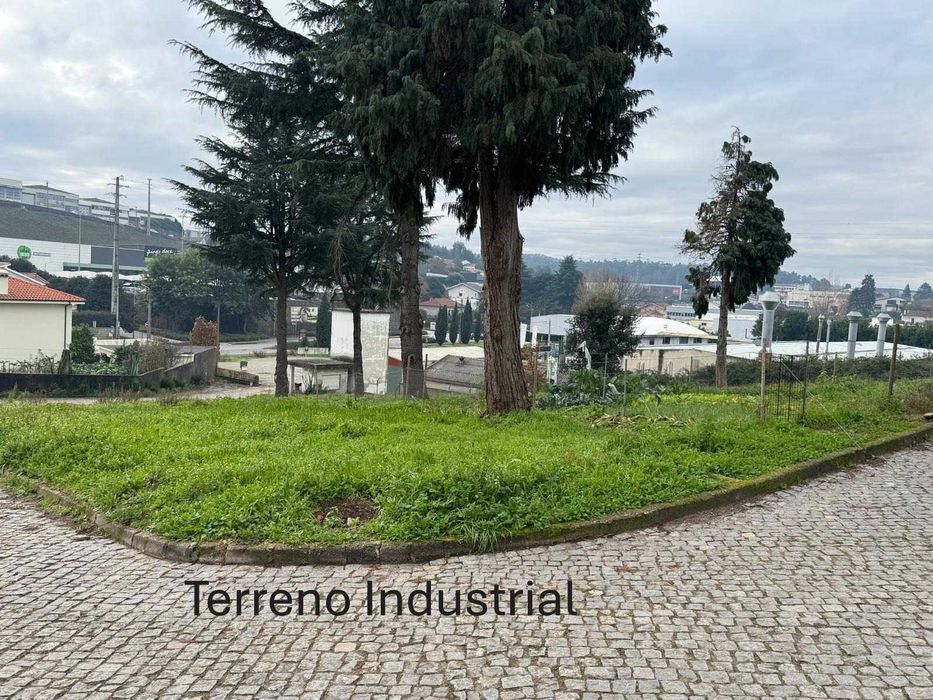 Terreno para Construção — Santo Tirso  5.700 m²