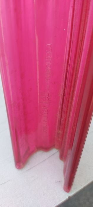 krzesło Kartell Frilly różowe i transparentne