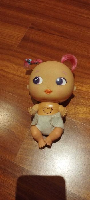 Boneca bebé interativa