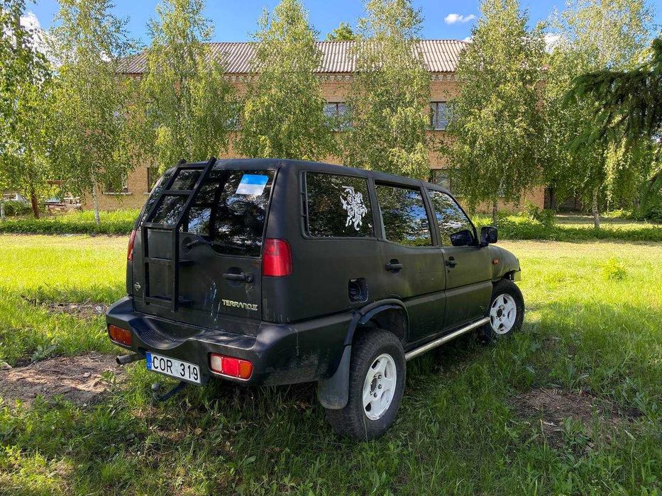 Продаю Nissan Terrano II 1993 2.4 бензин МКПП 4x4