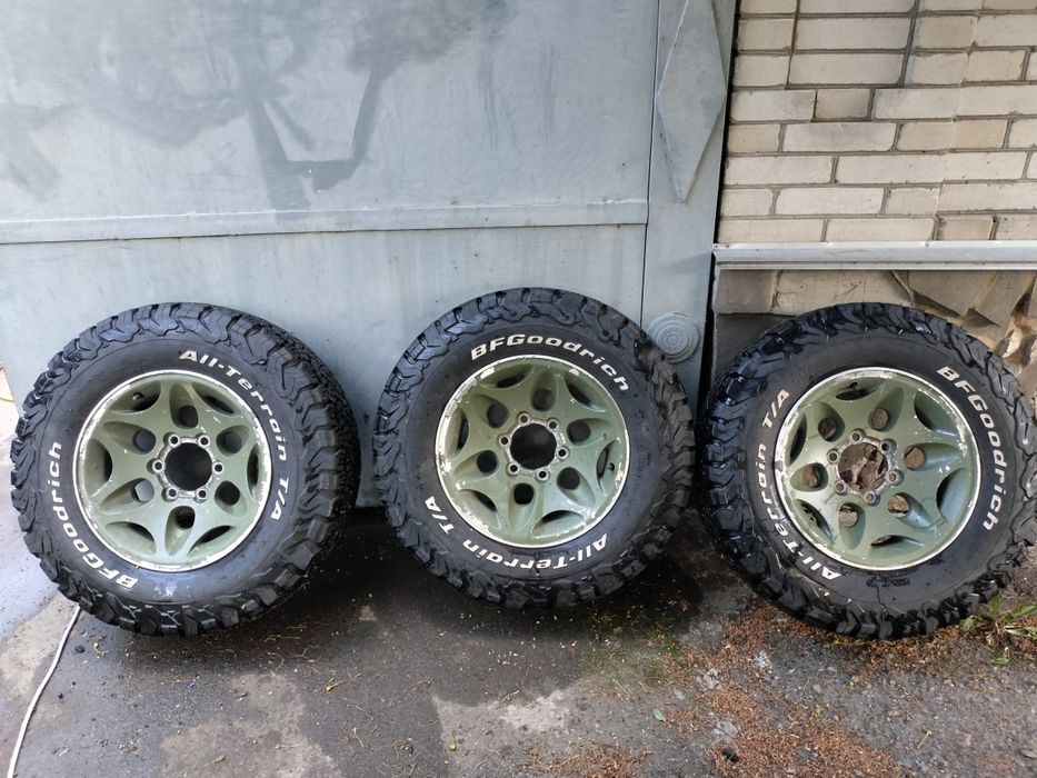 Диски +шини Міцубісі L200 255/70R16 3 шт.ціна 7000 за 1 шт.