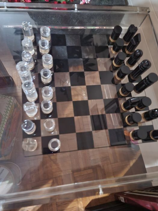 Mesa de xadrez com 20 anos como nova não foi usada