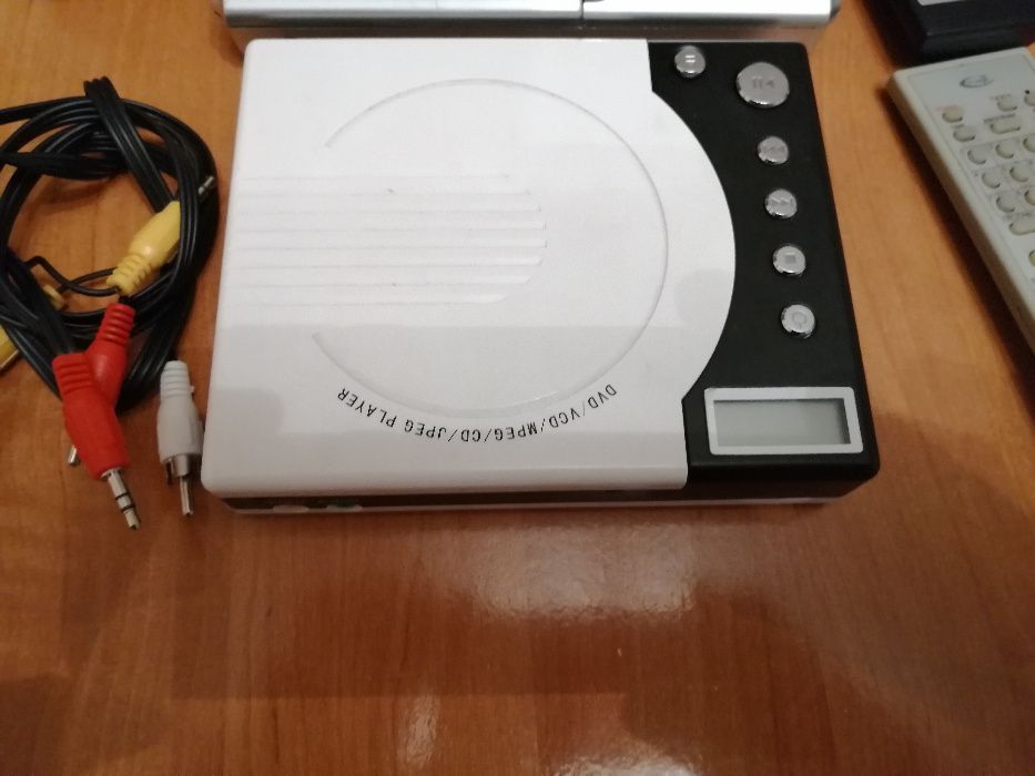 Przenośny odtwarzacz DVD 2szt.