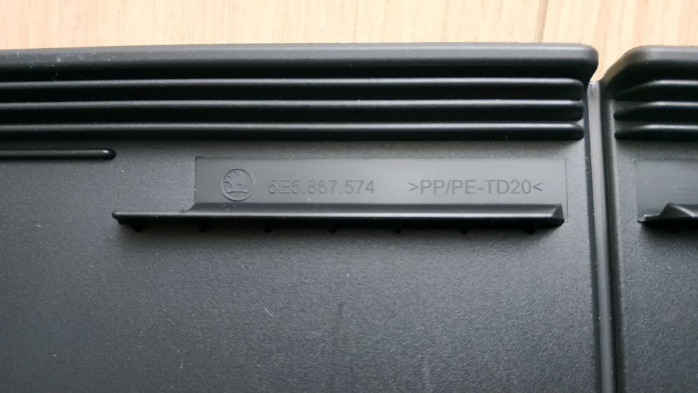 System mocowania kartonów w bagażniku