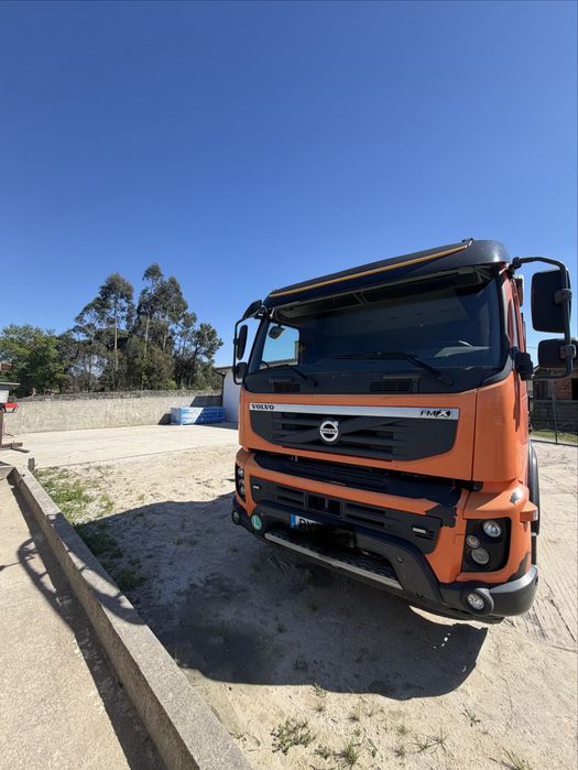 Volvo Fmx com grua de 17 M e bascúla