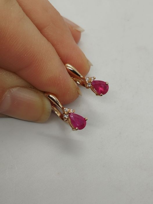 Золотые сережки с рубинами и  бриллиантами 2.35 грамма