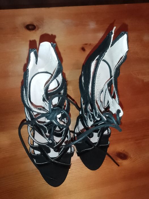 Buty damskie na obcasie