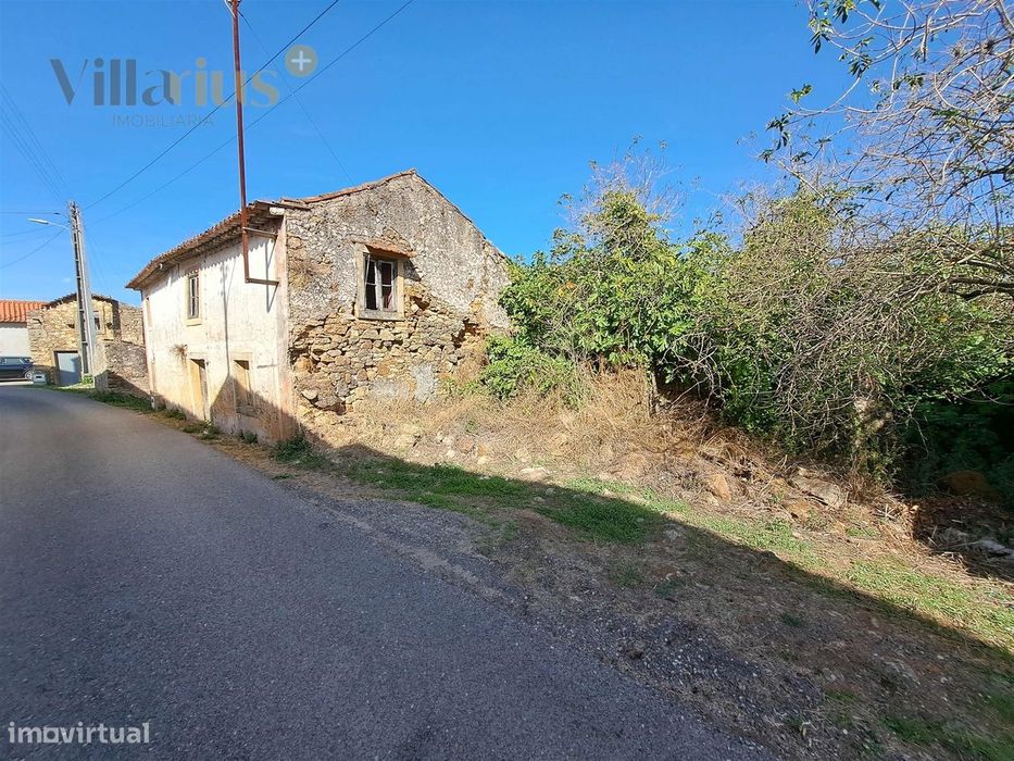 Moradia em Pedra T4 para Recuperar – Casais e Alviobeira, Tomar
