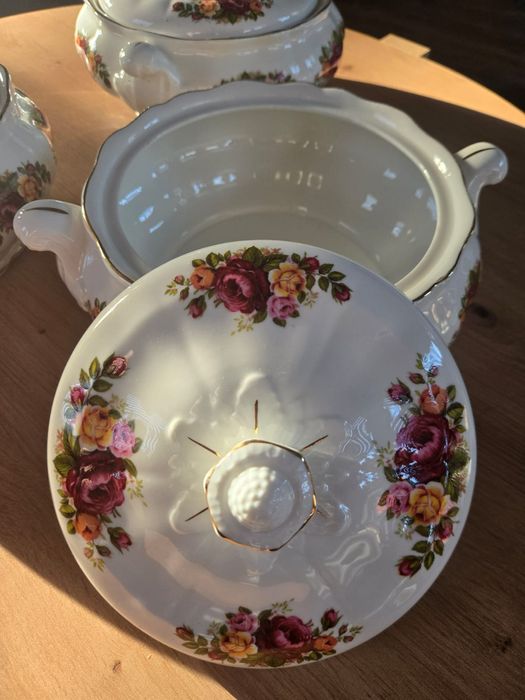 Elegancki serwis porcelany angielskiej Sheriden Bone China