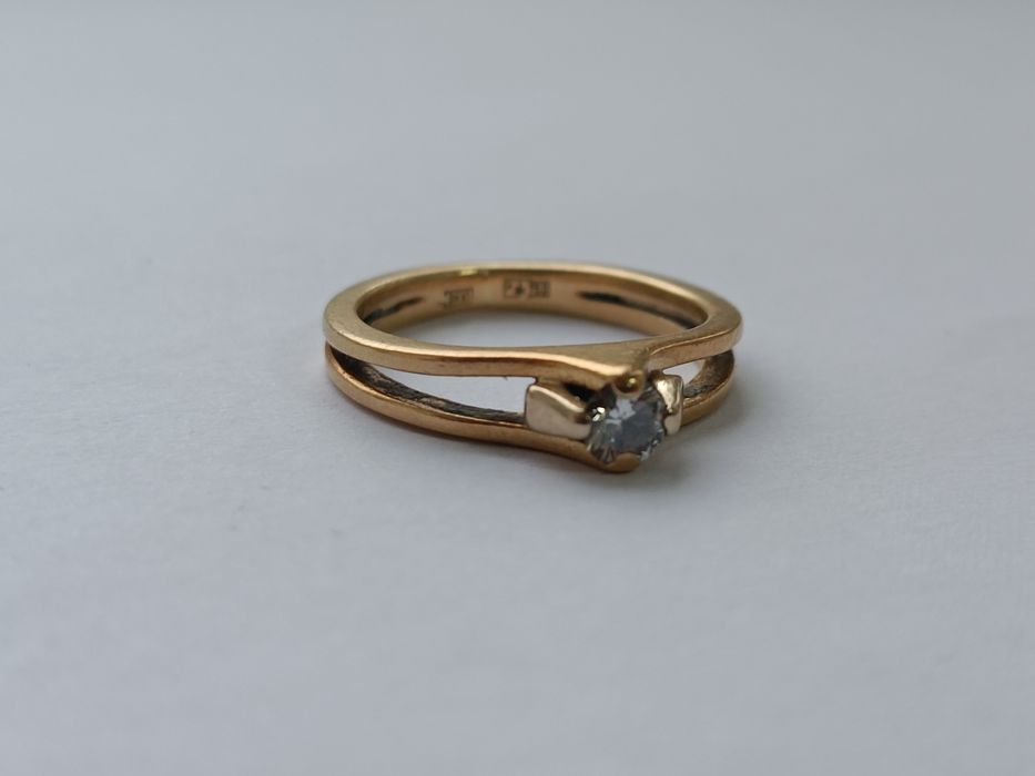 Золоте кільце з діамантом 0.25 к 750 проба