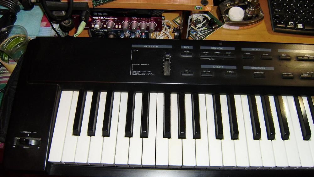 Roland a-33 с педалью