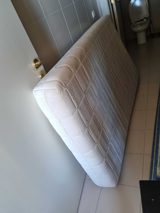 Cama solteiro com colchão ortopédico