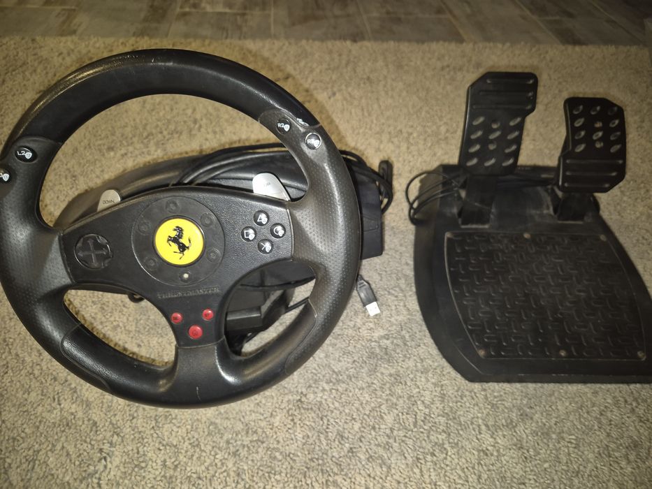 Thrustmaster Ferrari GT Experience Racing Wheel - Conjunto de Volante E Pedais - Para PC, Sony PlayStation 3