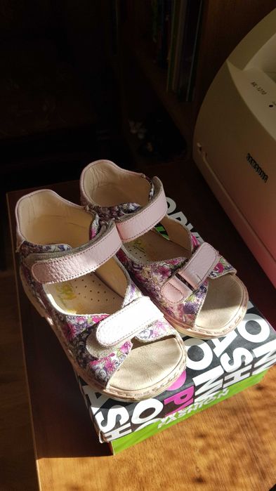 Босоніжки для дівчинки 23 р.