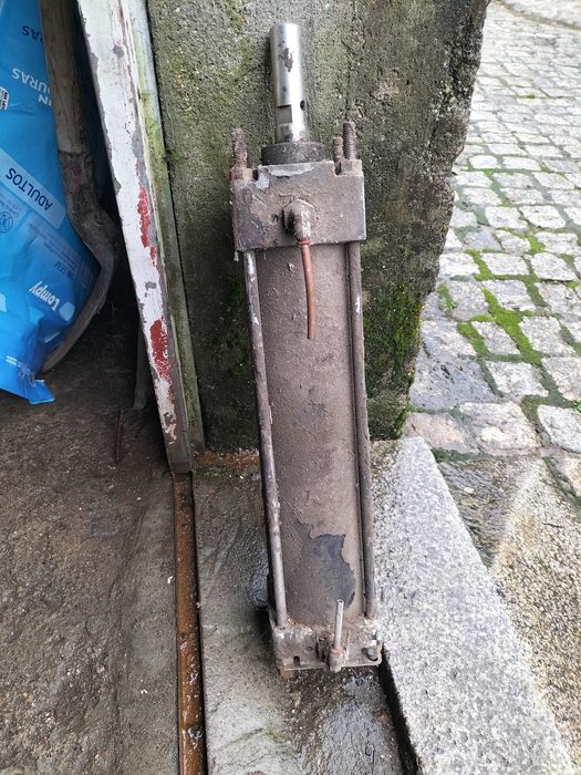 A parelhos para fazer rachador lenha