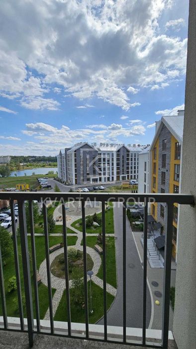 Продаж дворівневої квартири біля озера