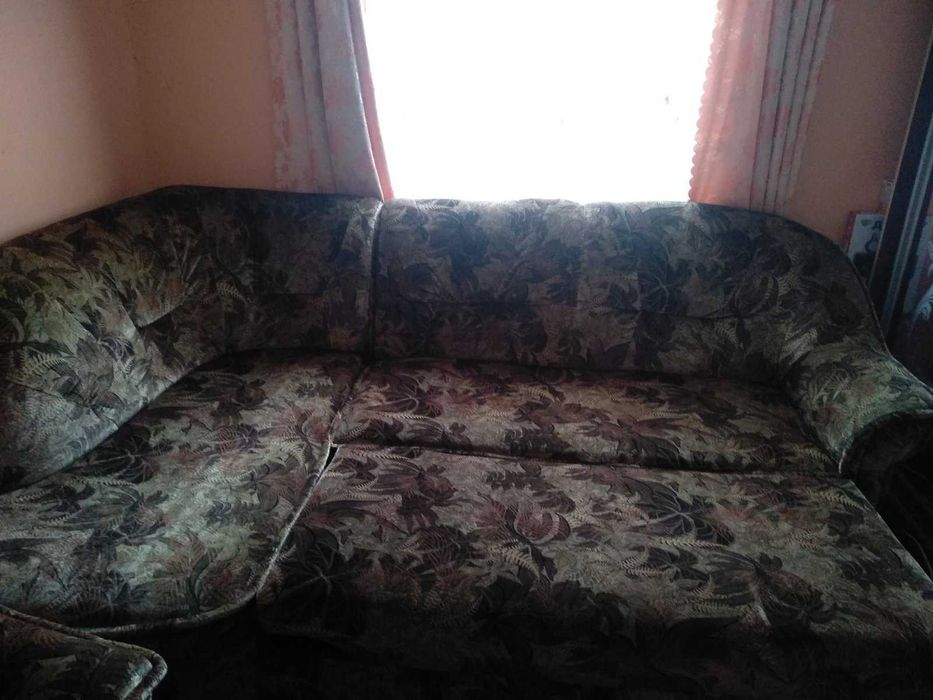 Кутовий диван з кріслом