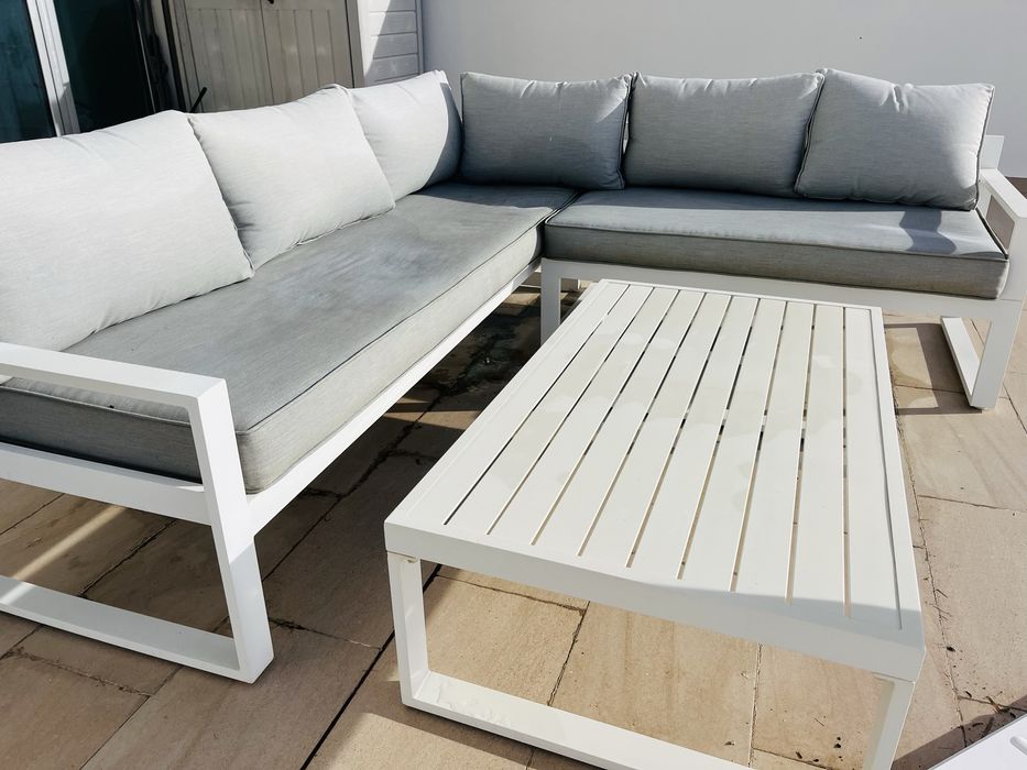 Conjunto jardim com guarda sol