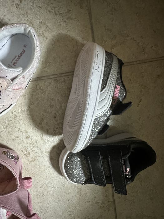 Calçado marca 3M a 12 M