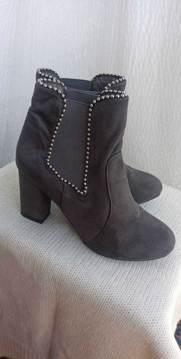 NOWE zamszowe  botki r.39
