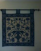 Quadro de arraiolos branco e azul feito mão