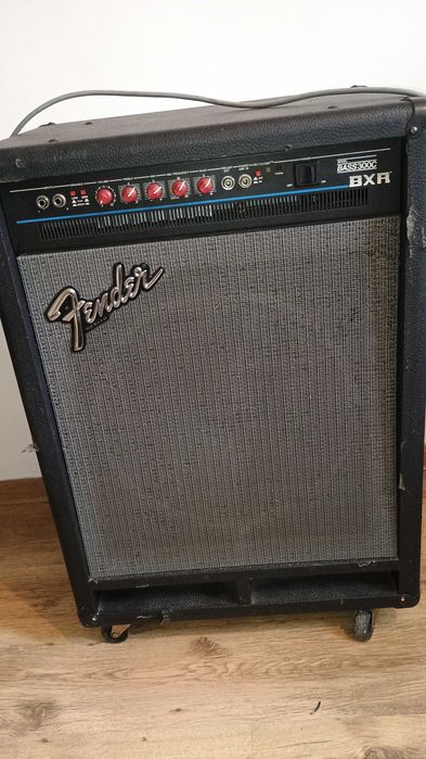 Wzmacniacz basowy combo Fender BASS300c BXR