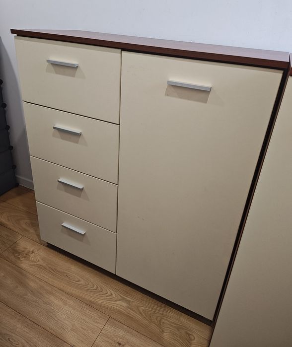 Komoda 110x45x126 cm