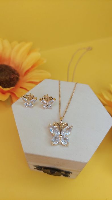 Conjunto de foleado a ouro 18 com zirconias.