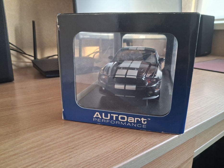 Продам модель Autoart 2010 Shelby GT500 1/18