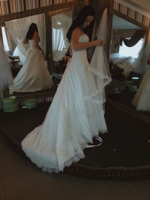 Весільна сукня