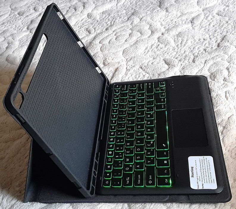Etui z klawiaturą do tabletów 12.4 cala