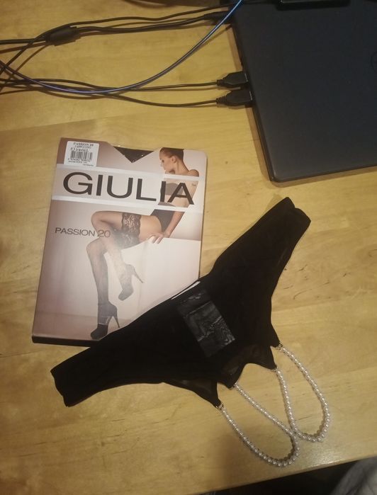 Комплект еротичної білизни: трусики з вільним доступом і панчохи/чулки